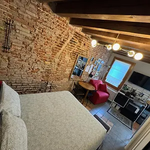 Storico Fronte Piazza In Borgo Portello Appartamento
