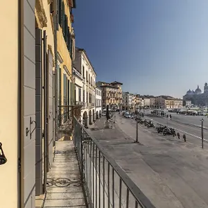 Palazzo Carpediem-prato Della Valle Appartamento